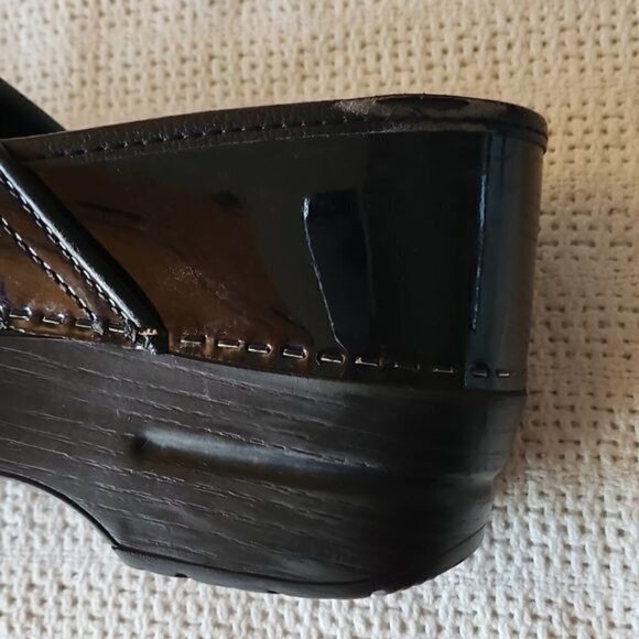Dansko Black Patent Leather Sz. 8.5- 9 (Euro 39) Slipon Clog - Picture 8 of 12